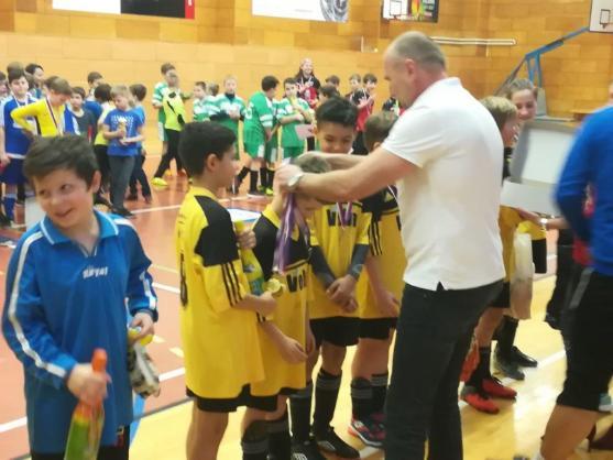 Tým starší přípravky Slovanu Broumov vyhrál turnaj v Hronově 