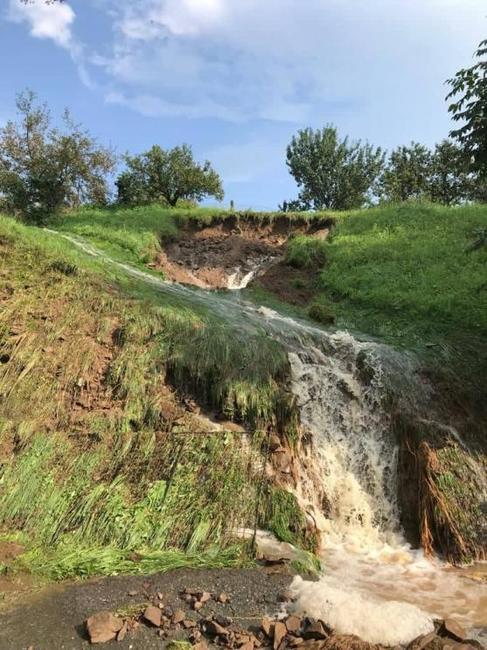Následky silného lokálního deště na Policku