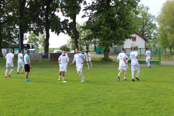 Broumov kráčí k vítězství v 1.A třídě. Uspěla také Police 