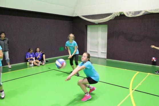 Na turnaji barevného volejbalu se dařilo broumovským týmům