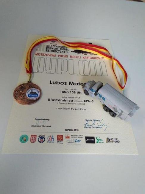 Vedoucí kroužku papírového modelářství Luboš Matěna sbírá úspěchy na soutěžích