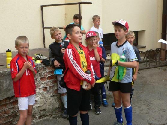 Na fotbalovou školičku přijel legendární sparťan a bývalý reprezentant Horst Siegl 