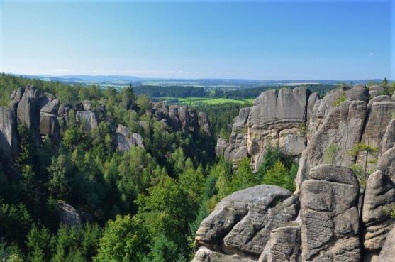Od Suchodolské Niagáry Kovářovou roklí na Modrý kámen