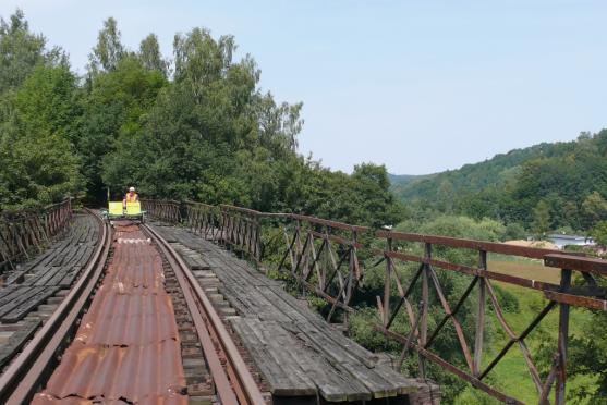 Mistrovství Polska v závodech ručních drezín jeli také Broumováci