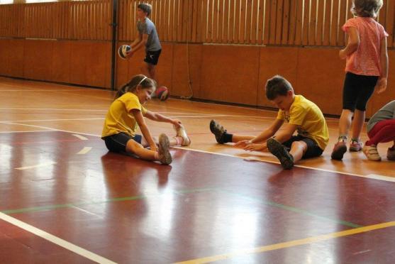 Na turnaji barevného volejbalu se dařilo broumovským týmům