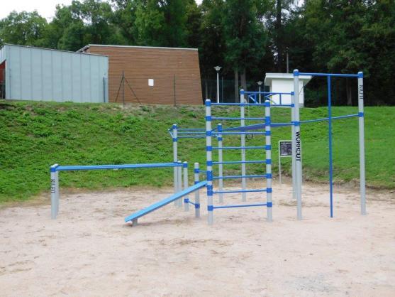 V Teplicích nad Metují vyrostl venkovní fitness park a posilovna Kilfit