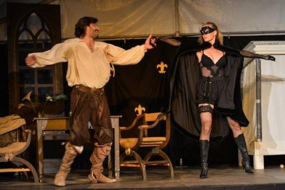 Malé letní divadlení: Je libo pohádky z Krkonoš nebo hradní crazy komedii?