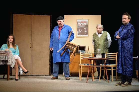 Divadelní soubor Divadlo Broumov sklidil ovace za premiéru francouzské komedie "Mátový nebo citron?"