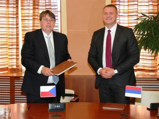 Kraj má nové partnery. Hejtman podepsal smlouvu s bosenskými Srby