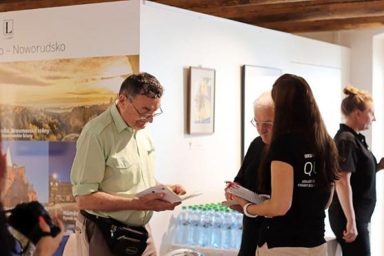 Broumov má questy. Nový turistický produkt láká k návštěvě turisty, na své si ale přijdou i místní