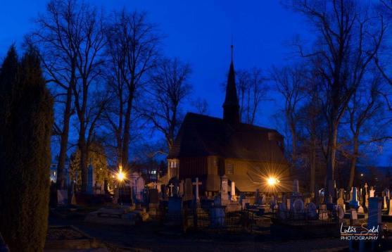 Noční Broumov na fotografiích Lukáše Sokola