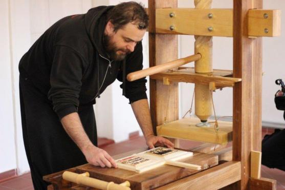Jarní novinky v broumovském klášteře: knihtisk a historické zážitkové dílny