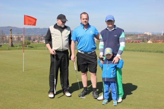 Golfisté z Grosshofu vybrali přes tři tisíce korun na broumovský psí útulek