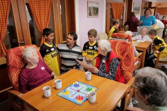 Našim obyvatelům se šedé dny v přítomnosti dětí rozsvítí… 