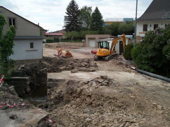 V pondělí skončí v Polici nad Metují úplná uzavírka komunikace v ulici Na Babí