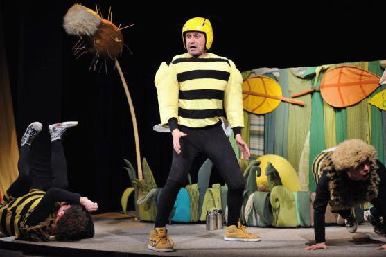 Divadelní představení včelích medvídků na fotografiích Jana Záliše