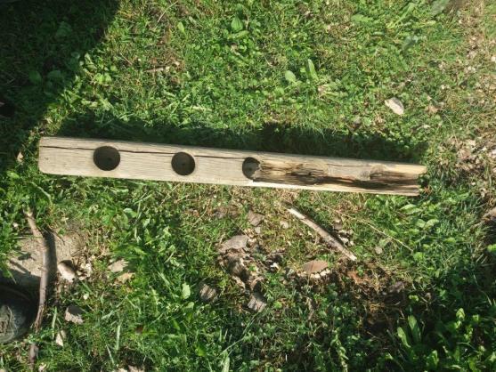 Na dětském hřišti v Polici nad Metují řádili vandalové