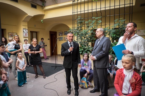 Mladí parkouristé - freeruneři z polického Sokola na promo akci v Poslanecké sněmovně