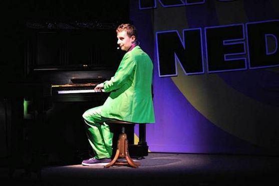 V Broumově vystoupil kouzelník a komik Richard Nedvěd