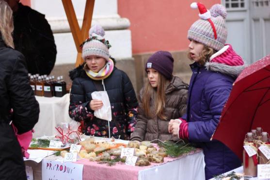 Adventní trh v broumovském klášteře navodil vánoční atmosféru