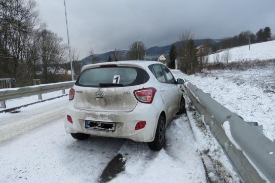 Policisté a hasiči na Broumovsku měli ve čtvrtek perný den