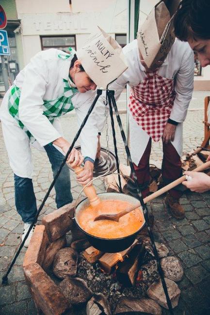 Polickým náměstím opět zavoní zelňačka