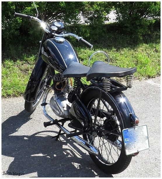 Historická vozidla se zastavila i v Broumově