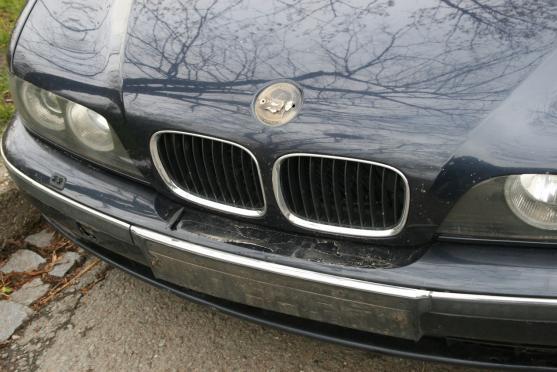 Řádění vandalů zasáhlo přes třicet vozidel