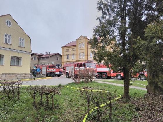 Zřejmě špatný stav topidla nebo kouřovodu způsobil požár přístavku v Martínkovicích