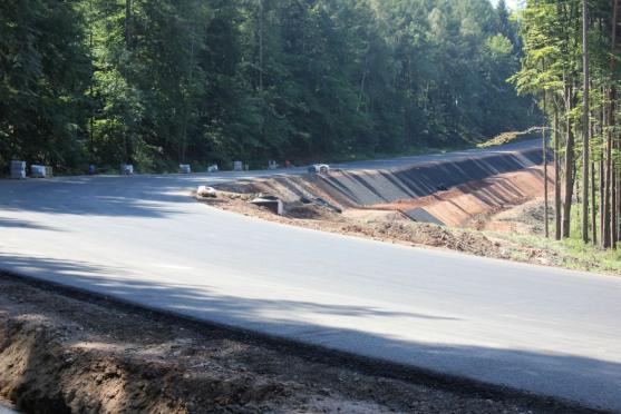 Do silničních staveb se na Broumovsku od roku 2008 investovalo téměř 440 miliónů. Stavby za miliardu korun se připravují