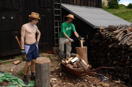 150 dobrovolníků bude zadarmo pracovat ve prospěch obyvatel Broumovska v rámci akce SummerJob