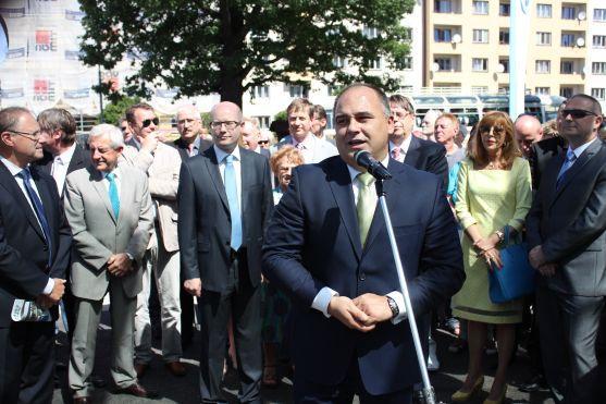 Na novém náchodském nádraží se skandovalo: "Ať žije Birke!"