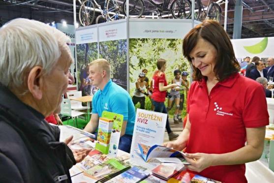 Je libo Cesta kamene nebo Festival zážitků? Královéhradecký kraj zve v Brně na aktivní dovolenou strávenou na kole