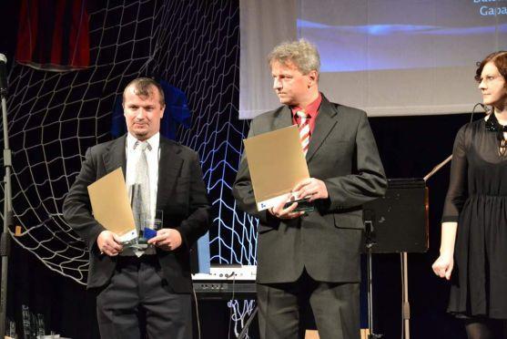 Sekretář broumovského fotbalového oddílu Petr Možný převzal Cenu Jana Modřického