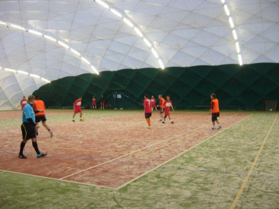 Fotbalové Staré gardy si to rozdaly na halovém turnaji v Teplicích nad Metují