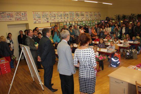 Kufříky prvňáčkům tentokrát hejtman Lubomír Franc předá ve školách v Polici nad Metují a v Hronově