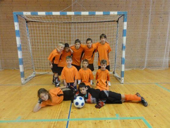 Desátý ročník fotbalového turnaje O pohár 17. listopadu vyhrála broumovská Hradebka. Už po sedmé