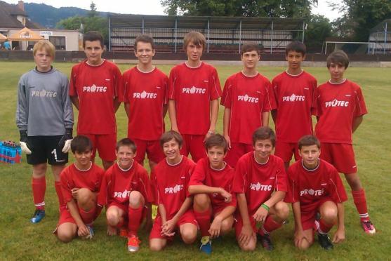 Hradecké fotbalové juniorky porazily tři týmy starších žáků a zvítězily v turnaji Ulita Cup 2013