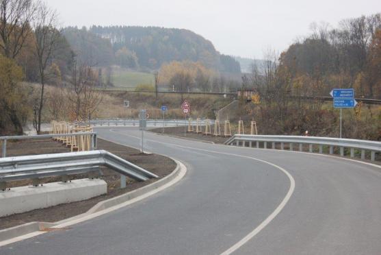 Byla slavnostně otevřena silnice v Teplicích nad Metují. Opravy krajských silnic na Broumovsku tím nekončí, ubezpečil hejtman
