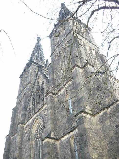 Obnova historických náhrobků broumovského hřbitova byla prezentována na Vyšehradě