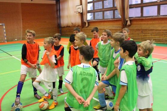 Fotbalová přípravka Slovanu Broumov strávila nedělní dopoledne s Létajícími trenéry