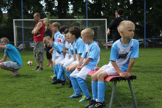 Broumovská fotbalová mladší přípravka hostila na svém hřišti týmy z Jaroměře a Horního Starého Města