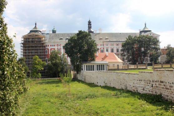 Severní stěna broumovského kláštera dostane novou fasádu