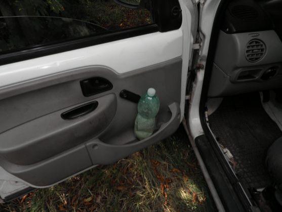 Celníci opět zajistili PET lahev s rozpuštěnými léky