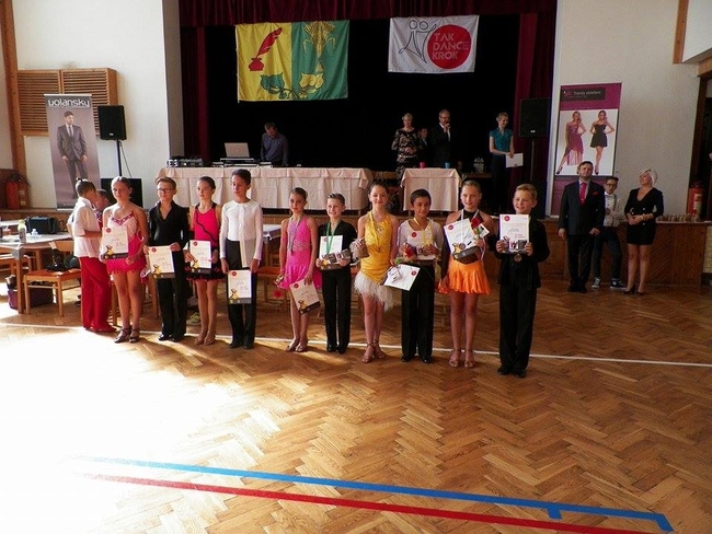 Děti z broumovského tanečního klubu zahájily sezónu ziskem sedmnácti medailí 