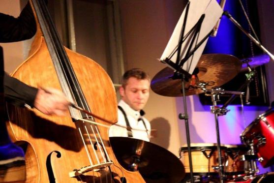 Šansonový recitál 6NaChodníku ukončil letošní broumovské ArtCafé