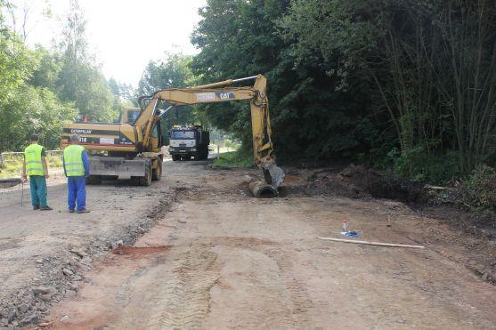 Stavební práce na silnici přes Pasa pokračují podle harmonogramu