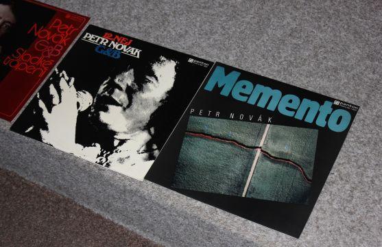 Písně Petra Nováka a vyprávění Jiřího Černého dojaly klášterní Kreslírnu 