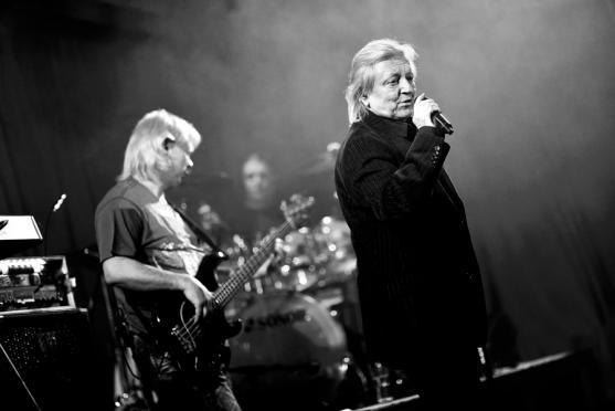 Václav Neckář se skupinou Bacily naplnil broumovskou Střelnici 