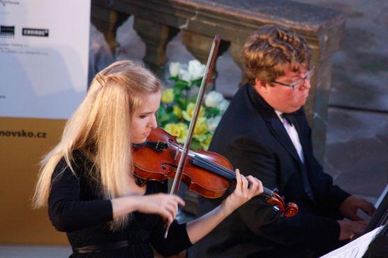 Houslistka Julie Svěcená zaplnila kostel sv. Anny ve Vižňově 